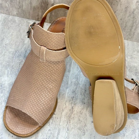 Lucky Brand Tan Brown Leather Adjustable Wedge Sandals 7.5M - Picture 7 of 7